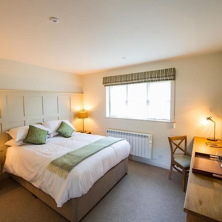 Hotel The Coach And Horses Garsington Exterior foto