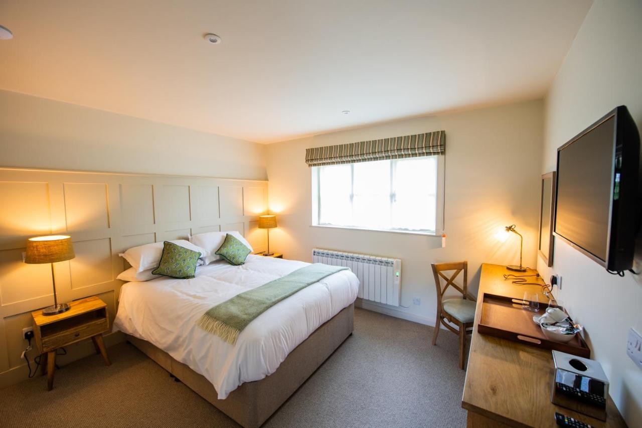 Hotel The Coach And Horses Garsington Exterior foto