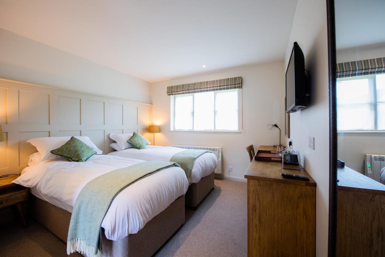 Hotel The Coach And Horses Garsington Exterior foto