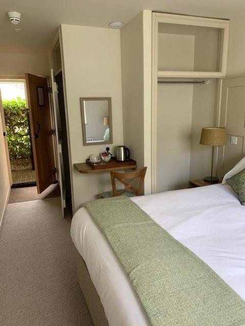 Hotel The Coach And Horses Garsington Exterior foto
